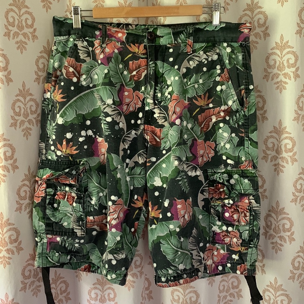 Another Hype Piece tropical pattern cargo shorts 34